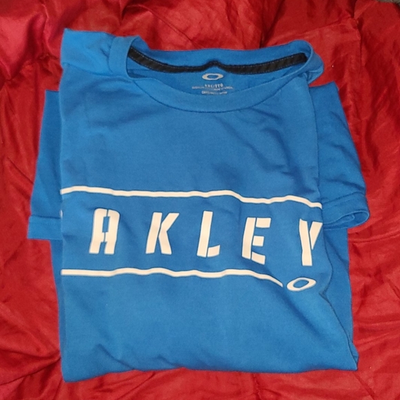 Blue Oakley tee shirt. Xxl - Picture 3 of 3